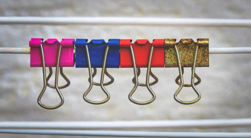 Hoeveel apparaten per huishouden bevatten metaal?