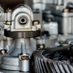Hoe metalen uit kunstinstallaties worden gedemonteerd